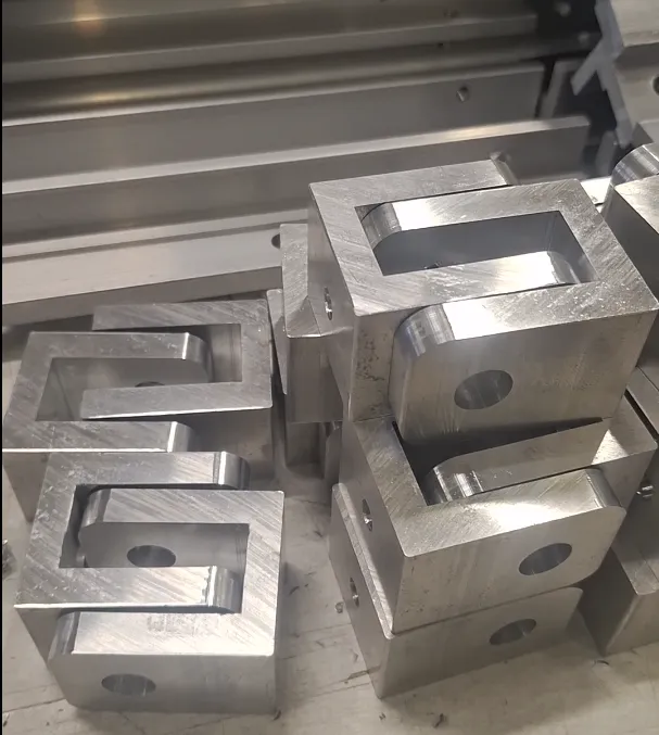 Profilo Pieno lavorato a disegno